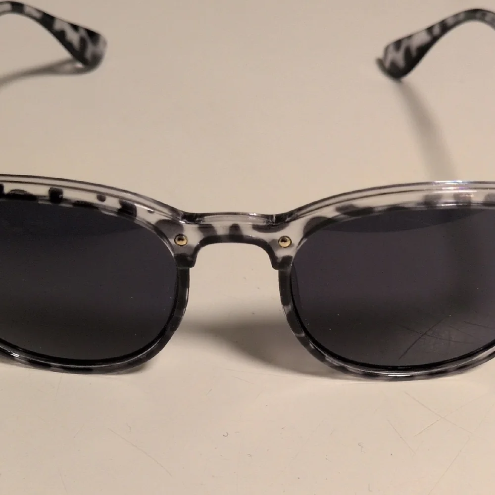 Chic Black and Gray‎ Patterned Sunglasses